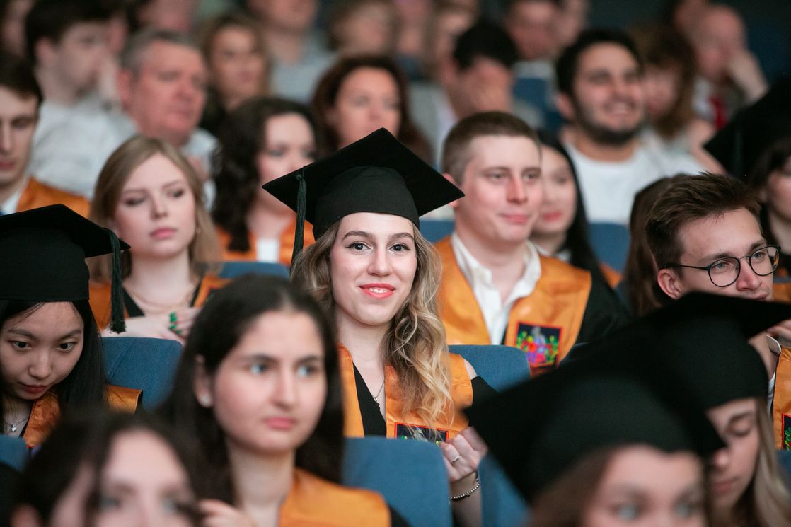 Магистратура можно преподавать. МИЭФ. МИЭФ ВШЭ. Выпускной МИЭФ. Магистры преподают урок бакалаврам.